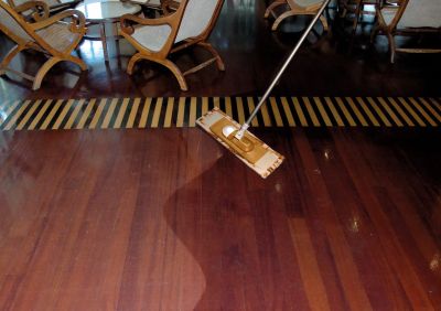 SOAPCLEAN - ПРЕПАРАТ ЗА ПОЧИСТВАНЕ НА ДЕКИНГ, ОБШИВКА И ПАРКЕТ 1 L